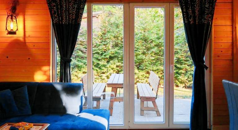 Lodge with sauna, jacuzzi & patio | Dogs allowed — photo 2