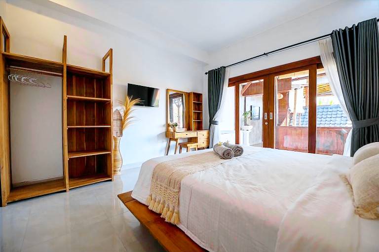 Villa with private pool, terrace & yard | Perfect for remote work | Dogs allowed — photo 2