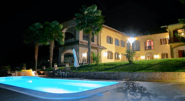 Holiday apartment with terrace, BBQ & private pool — photo 3
