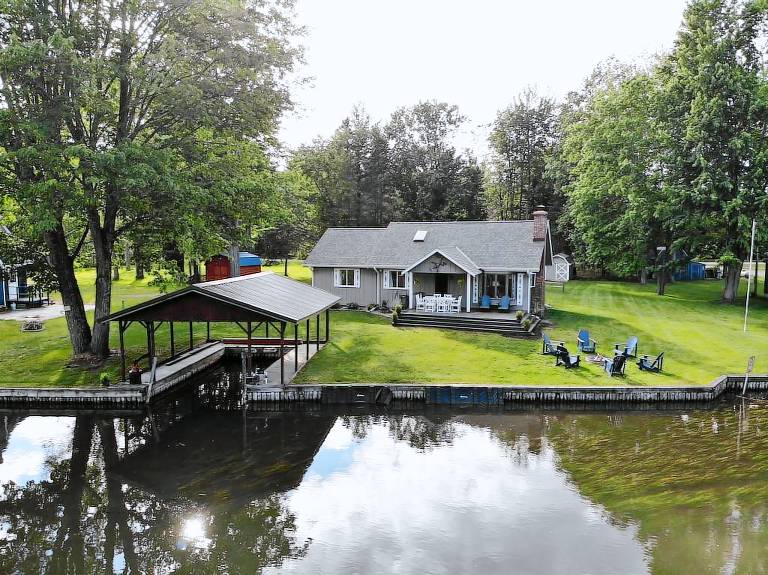 House  Burt Lake