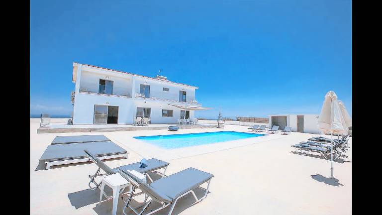 Villa Paralimni