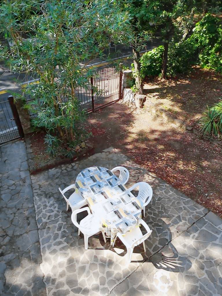 Vacation home with barbeque & yard — photo 4