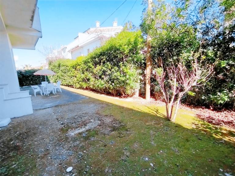 Holiday apartment with yard in Sirolo