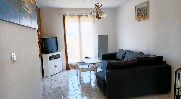 Vacation home with hot tub | Pet-friendly — photo 2
