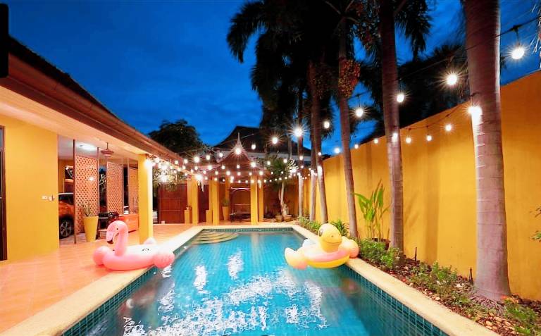 Jomtien golden villa in Pattaya