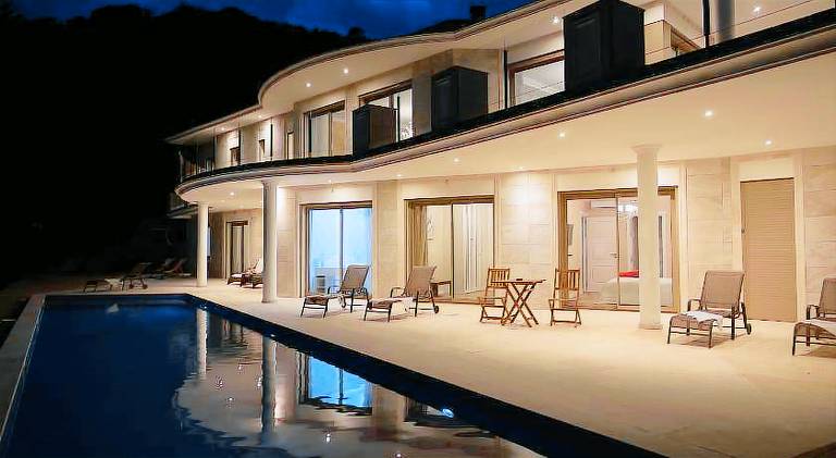 Villa with jacuzzi, pool & sauna — photo 4