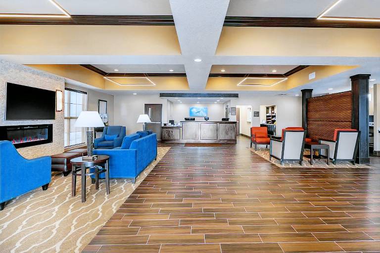 Comfort Inn & Suites Cedar Rapids CID Eastern Iowa Airport — photo 3