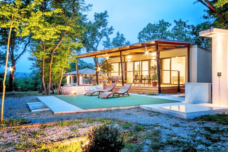 Family-oriented beautiful rental with barbeque, yard & pool | Pool view | Pets allowed in Labin