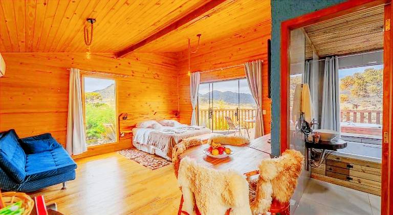 Lodge with yard, patio & jacuzzi | Perfect for remote work — photo 3
