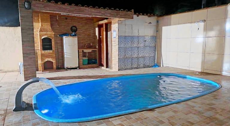 House with pool — photo 3