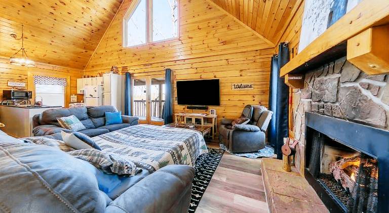 Beautiful house with pool & hot tub | Pets are welcome — photo 2