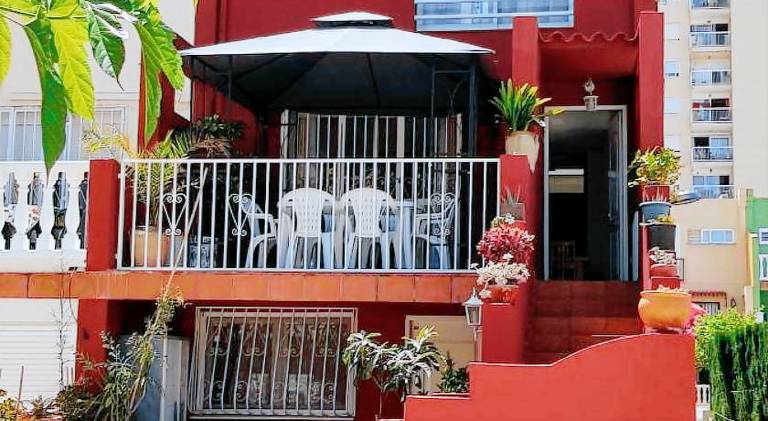 Holiday apartment with pool | Next to the beach | Pets allowed in València