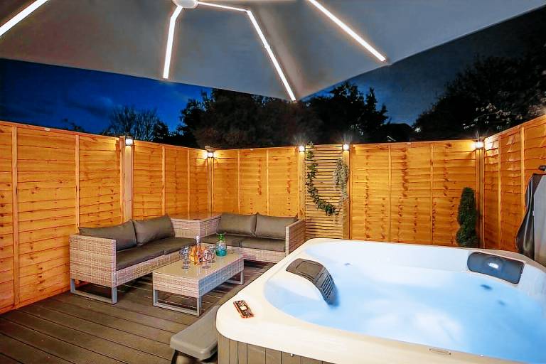 House with hot tub & garden | Suitable for remote work | Dogs allowed — photo 3