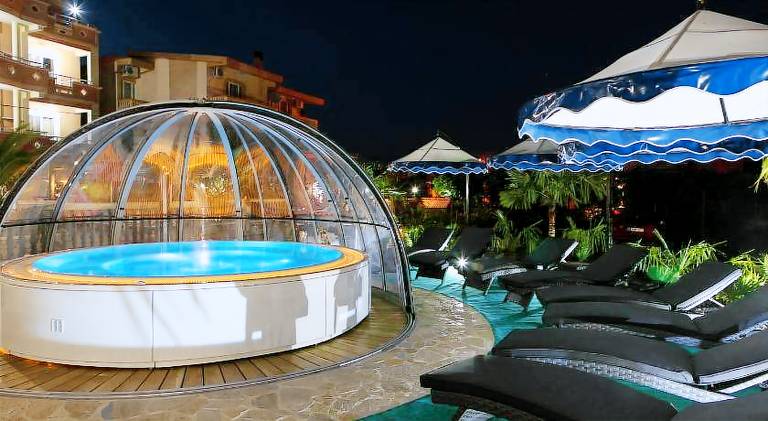 Serviced apartment with sauna, pool & patio — photo 5