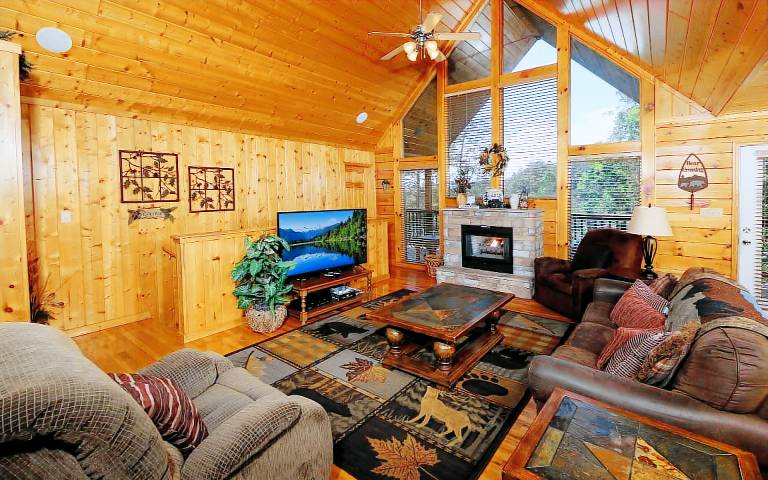 Pet Friendly, Hot Tub & Pool Table! - Boo Boo's Den — photo 5