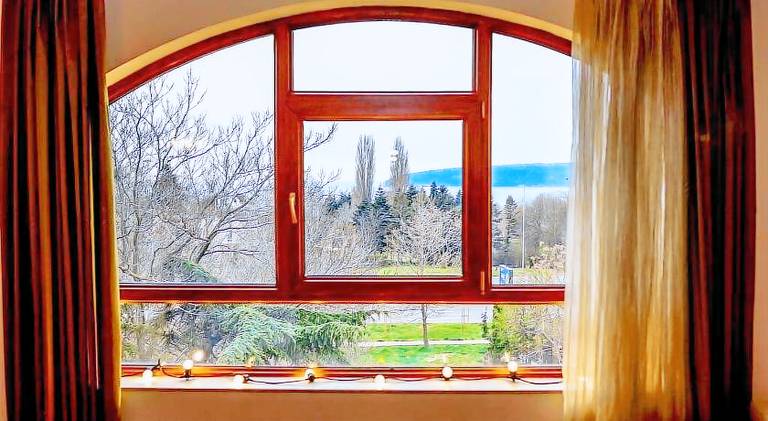 Sea view apartment next to Sea garden and beach in Varna