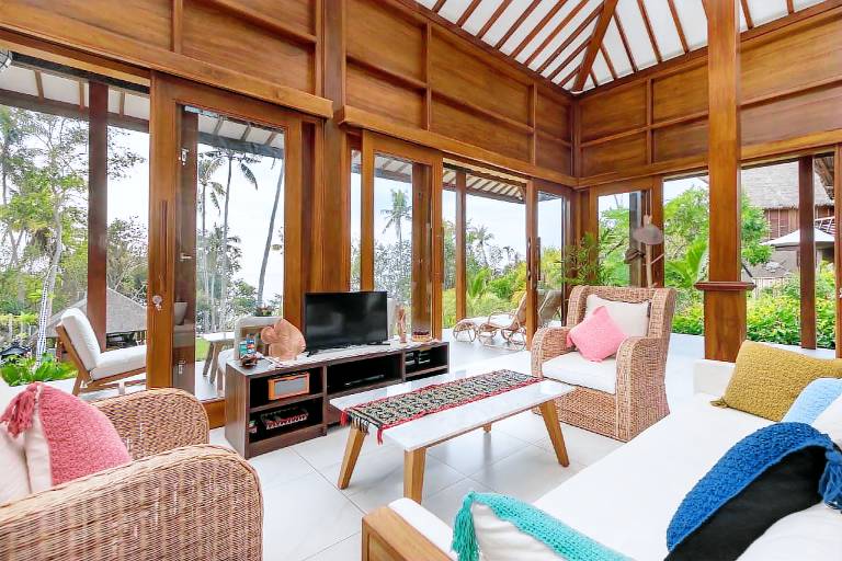 Beachfront Villa Ronggo Mayang at Balian — photo 3