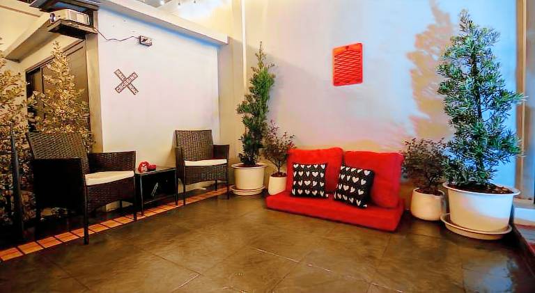 Villa with pool — photo 4