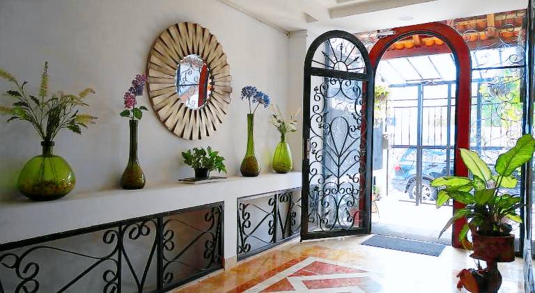 Apartment with patio — photo 3