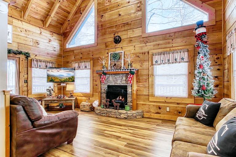 Family-friendly charming cabin with private pool | Pets allowed — photo 2