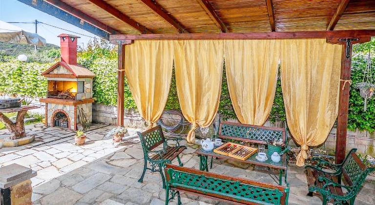 House with grill, terrace & yard — photo 2