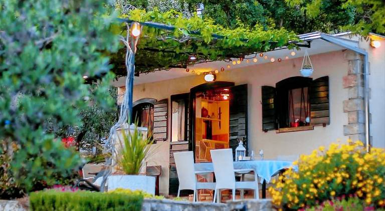 Vacation home with jacuzzi | Pets are welcome in Brela