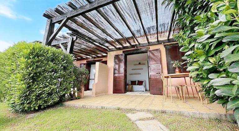 Charming villa with patio & yard | Beach nearby | Pets allowed — photo 5