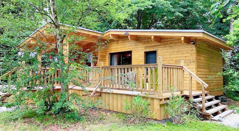 Nice chalet with yard, patio & BBQ | Pet-friendly in Saintes