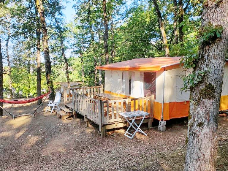 Bungalow with patio & pool | Pet-friendly — photo 5