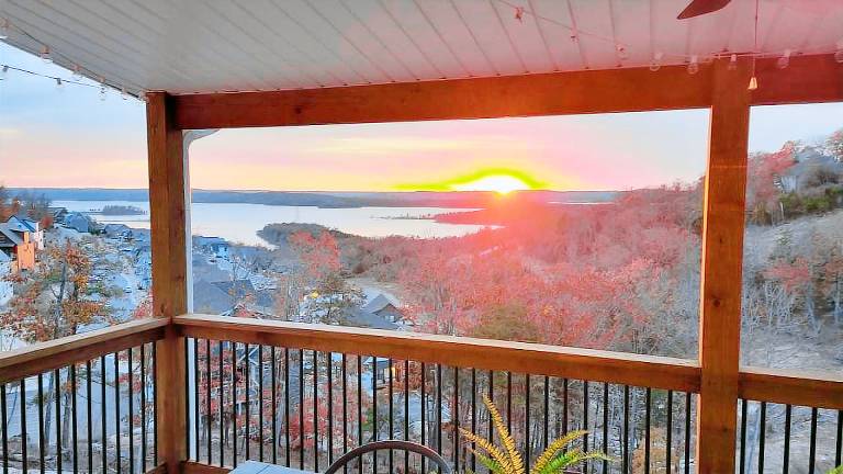 Stunning Table Rock Lake Views with Free Tickets, Indoor & Outdoor Community Pools, Minutes to SDC — photo 2