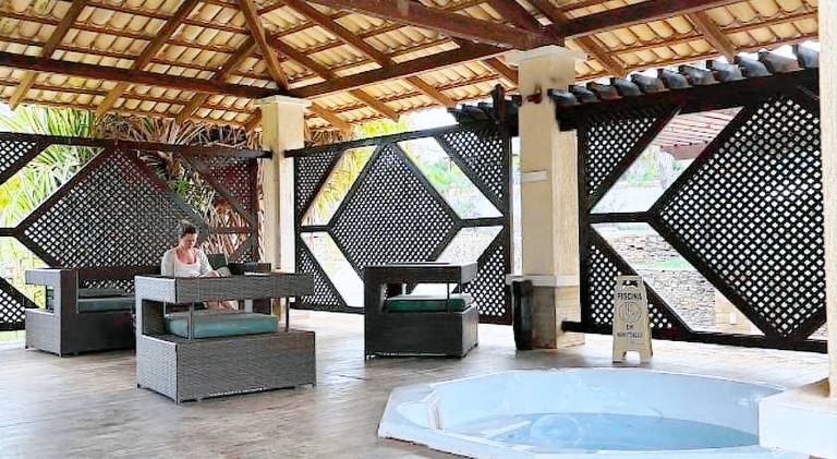 Apartment with pool & jacuzzi | Next to the beach | Pets are welcome — photo 4
