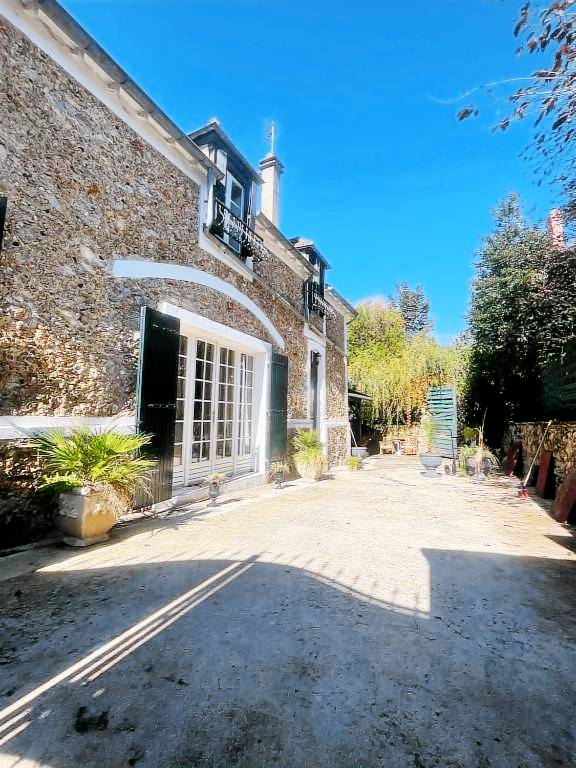Gite with barbeque, garden & terrace | Pets allowed — photo 2