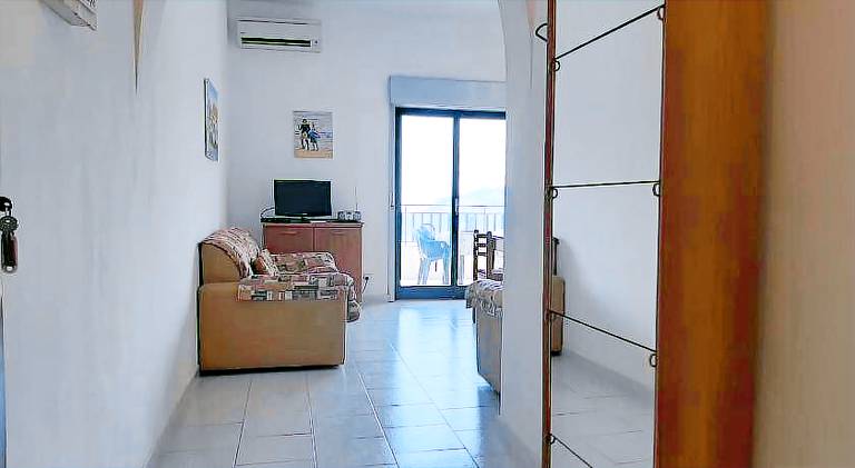 Apartment with yard, barbecue & patio | Beach nearby | Dogs allowed — photo 4