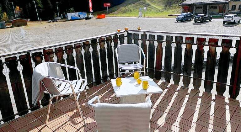 Apartment with barbeque, terrace & yard — photo 4