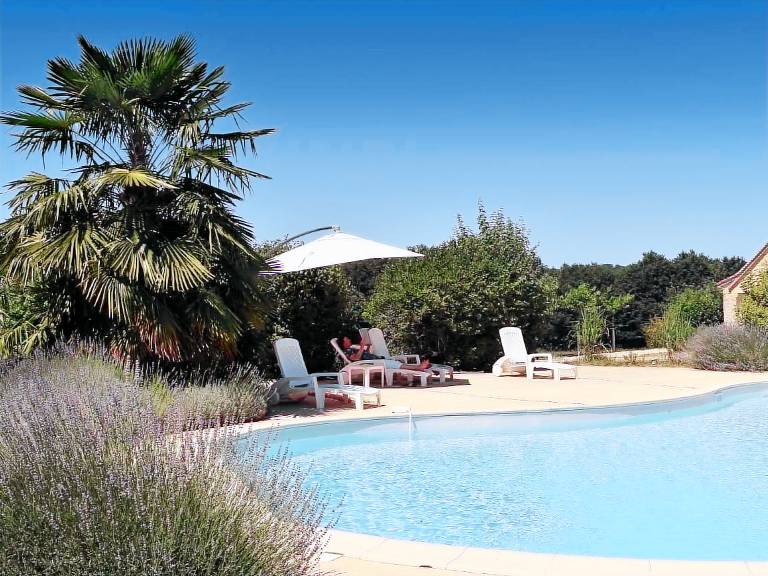 House with garden, barbecue & pool | Nature view — photo 4