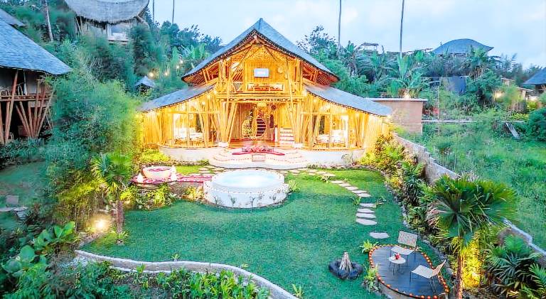 360 m&sup2; Villa