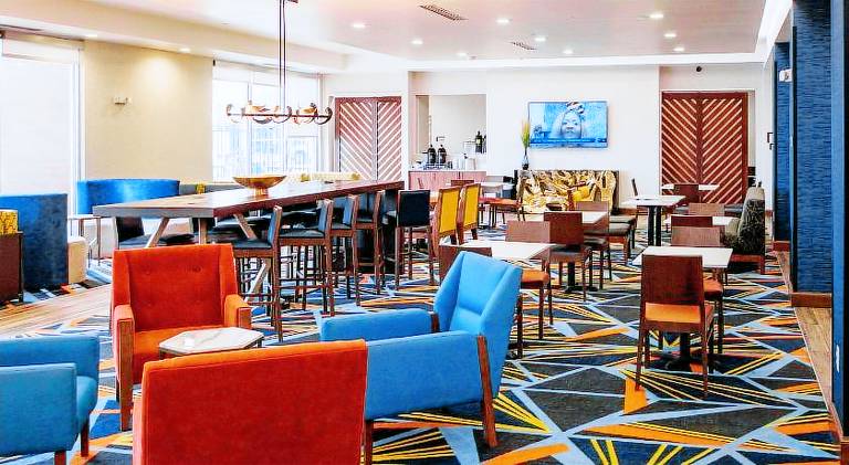 La Quinta Inn & Suites by Wyndham Oklahoma City Airport — photo 3