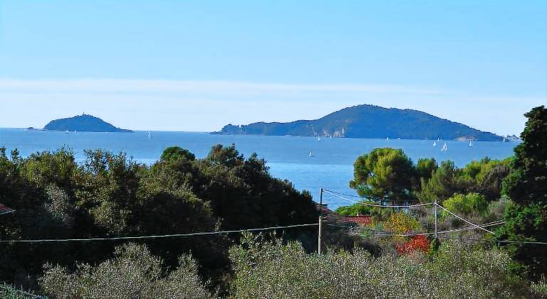 Rental apartment with patio in Ameglia