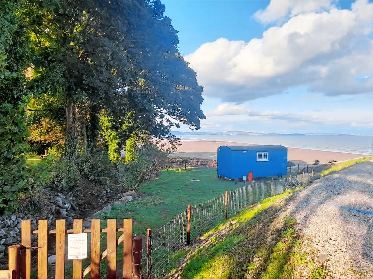 Seashore Shepherds Hut Moat Farm