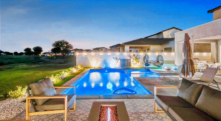 Fully equipped big house with hot tub, yard & grill | Pet-friendly — photo 3