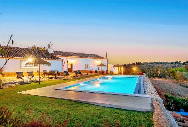 Fully equipped lovely vacation home with private pool, patio & yard | Mountain view | Perfect for remote work | Pets are welcome in Loulé