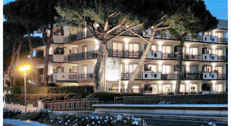 Serviced apartment with terrace & garden in Carrara