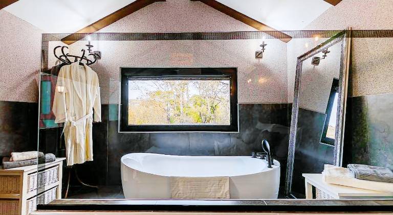 Chalet with pool | Pets are welcome — photo 2