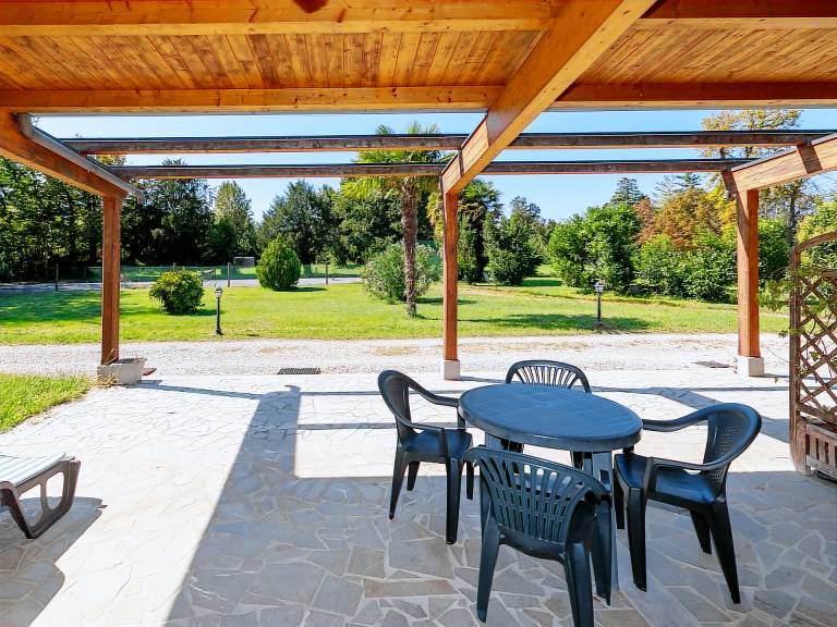 Holiday apartment with yard & terrace | Pets allowed — photo 2