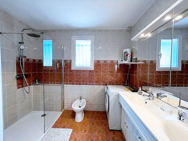 Cozy House with Garden near Thermes du Connétable - 2 BR, Fully Equipped, WiFi, Sleeps 4 — photo 3