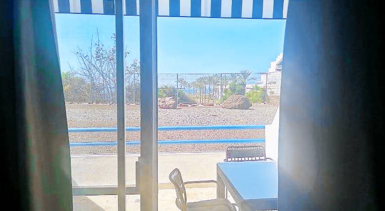Fully equipped beautiful rental apartment with patio & pool | Next to the beach | Dogs allowed — photo 5