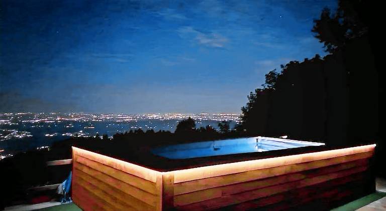 Vacation home with pool, garden & BBQ — photo 4