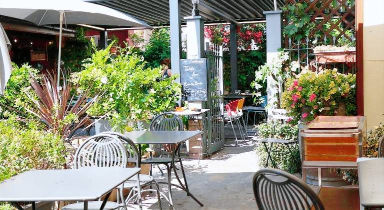 Holiday apartment with garden & patio — photo 5