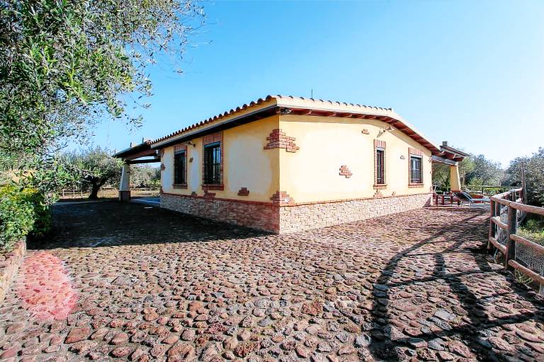 Pet-friendly Holiday Apartment "A contatto con la natura - Orosei" with Garden, Terrace & Wi-Fi — photo 5