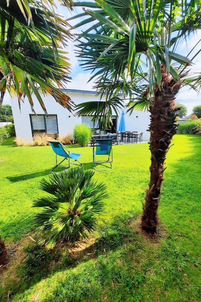 Vacation home with terrace, yard & barbecue | Nature view — photo 2
